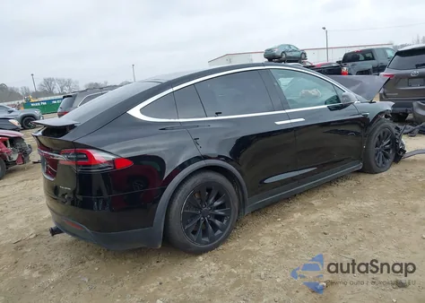 2019 Tesla Model X 100D/75D/Long Range z USA, uszkodzony, nr VIN 5YJXCAE28KF195047